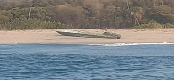 Beached narco-sub discovered in Oaxaca without drugs